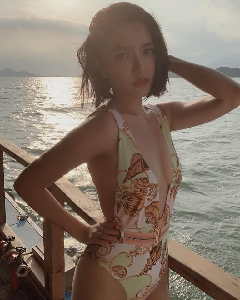 Bích Phương được khen gu mặc gợi cảm trong MV mới ra mắt - 5