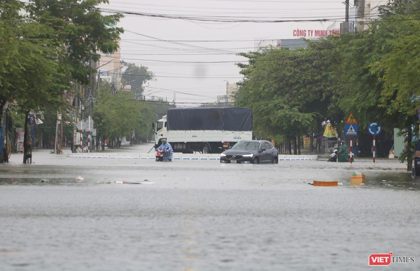 Quảng Nam: Mưa lớn nhấn chìm TP Tam Kỳ sâu trong nước ảnh 6