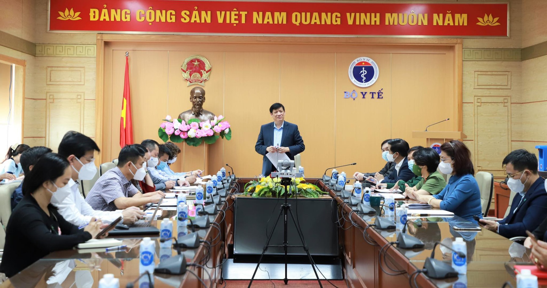 Bộ trưởng Bộ Y tế: Phải nâng cao mức độ cảnh giác, không để xảy ra đợt dịch mới - Ảnh 2. Bộ trưởng Bộ Y tế: Phải nâng cao mức độ cảnh giác, không để xảy ra đợt dịch mới - Ảnh 2.