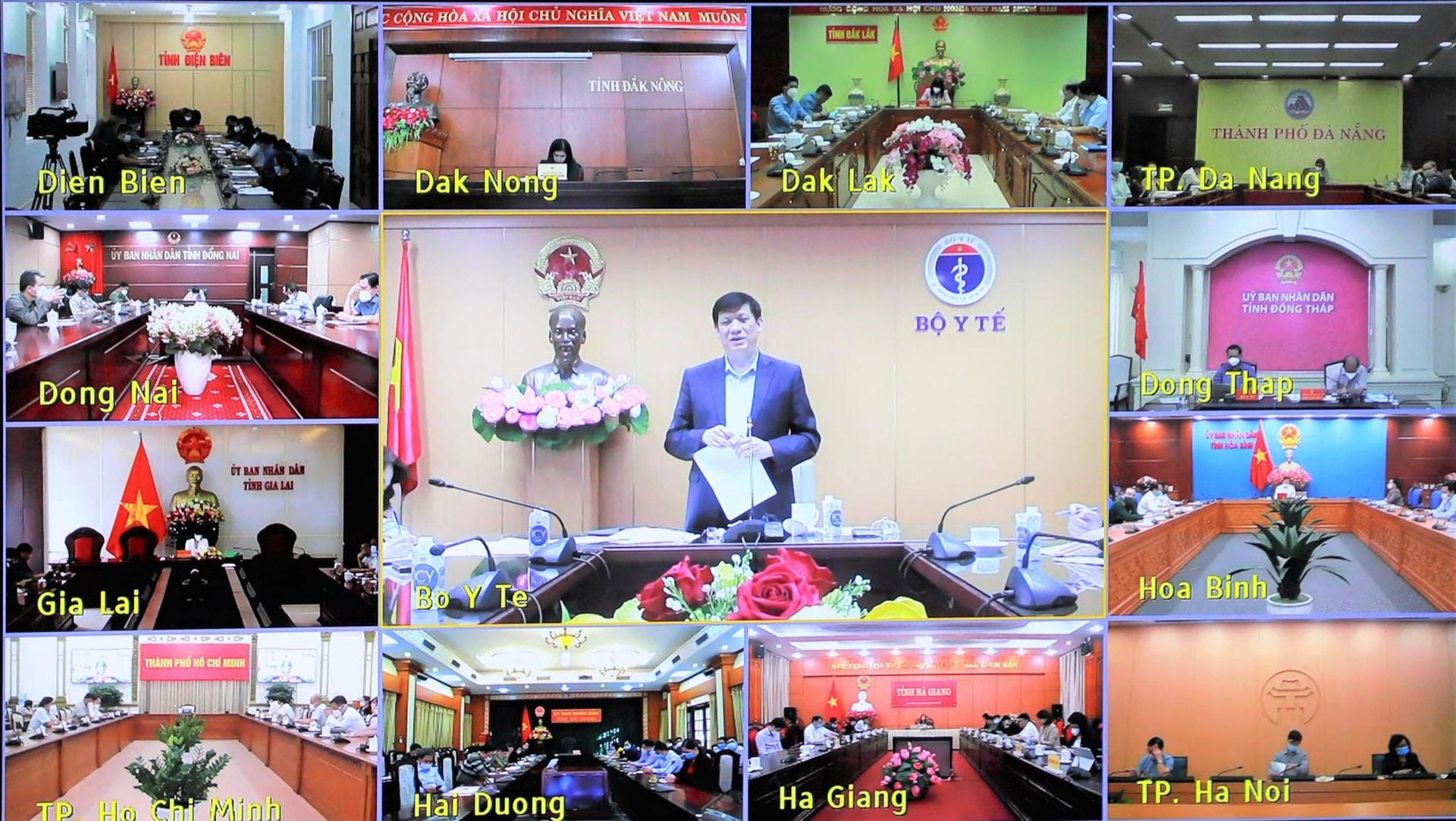 Bộ trưởng Bộ Y tế: Phải nâng cao mức độ cảnh giác, không để xảy ra đợt dịch mới - Ảnh 4. Bộ trưởng Bộ Y tế: Phải nâng cao mức độ cảnh giác, không để xảy ra đợt dịch mới - Ảnh 4.