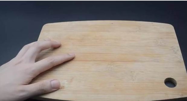 Đổ giấm trắng vào lòng bàn tay và chà xát, ai mà biết, vận dụng được cả đời vì rất hữu ích-3