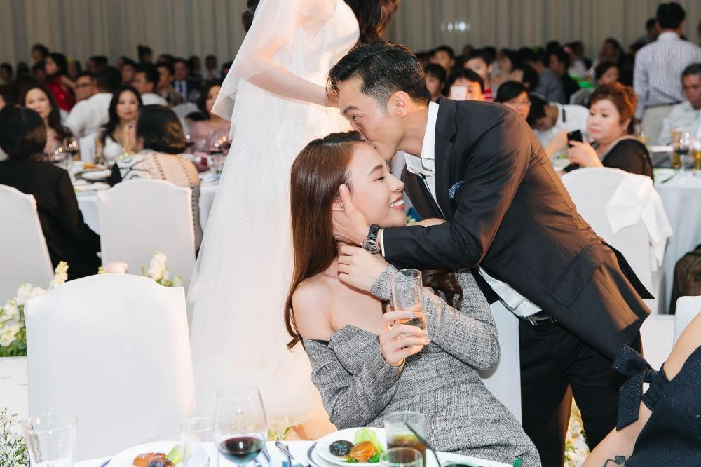 BST nụ hôn của vợ chồng Cường Đô La, xem mà ngại quá đi-7