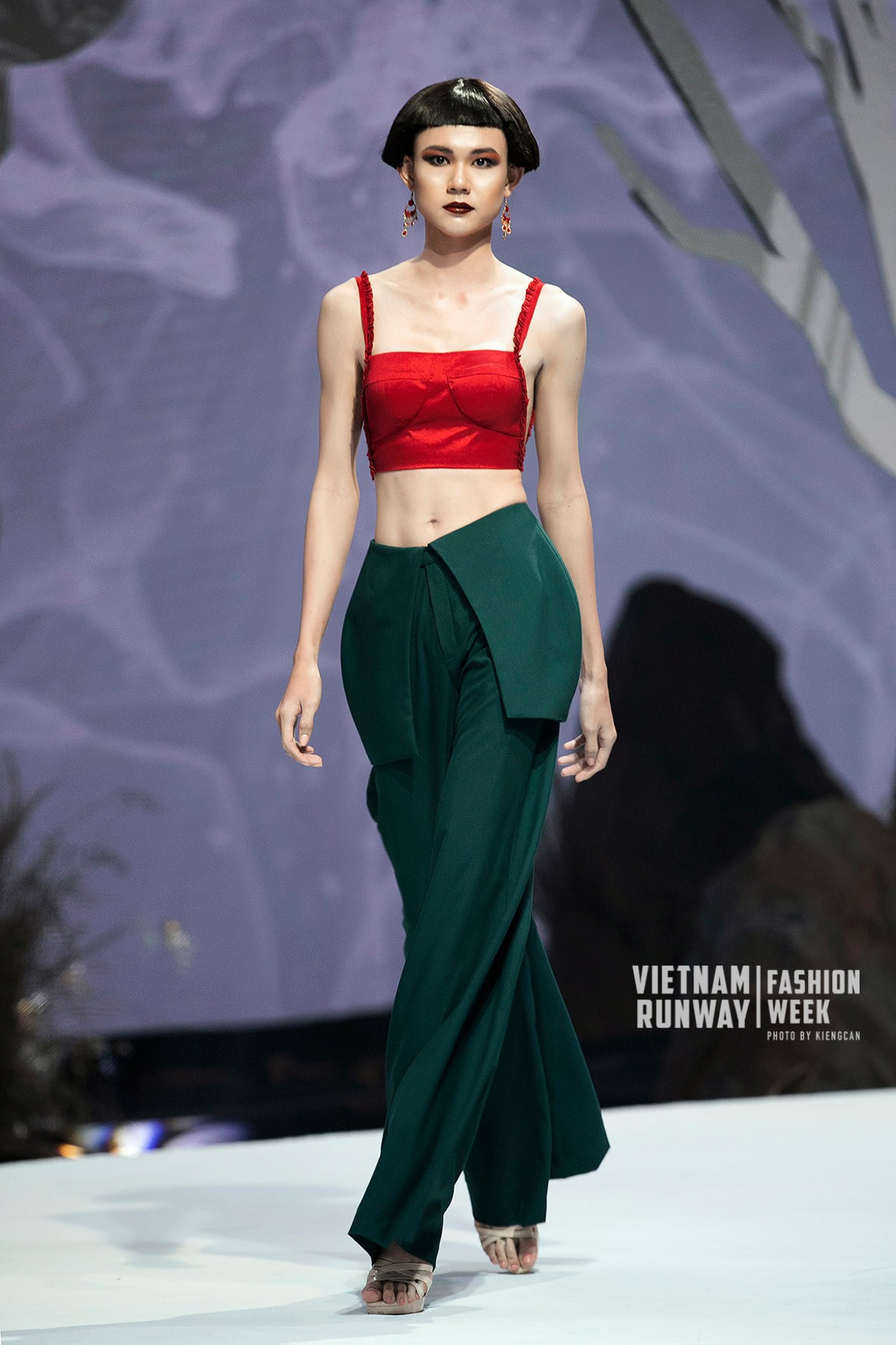 Thiếu nữ Bến Tre xinh đẹp cao 1m81 gây sốt tại Hoa hậu Hoàn vũ Việt Nam - 13
