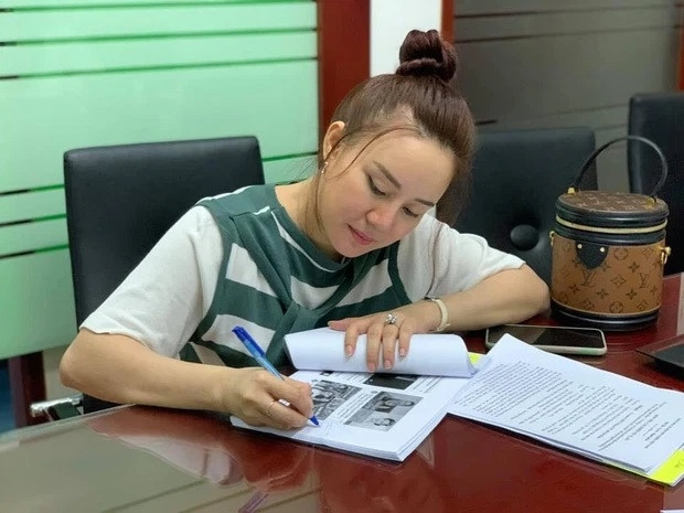 Bà N.P.H phản ứng ra sao khi bị ca sĩ Vy Oanh đề nghị khởi tố?