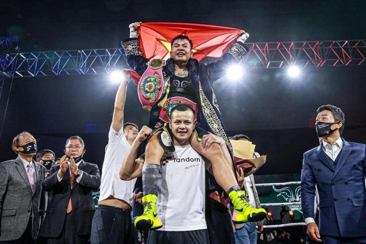 Thu Nhi đánh bại Etsuko Tada để vô địch ở hạng mini-flyweight (Ảnh: Cocky Buffalo).