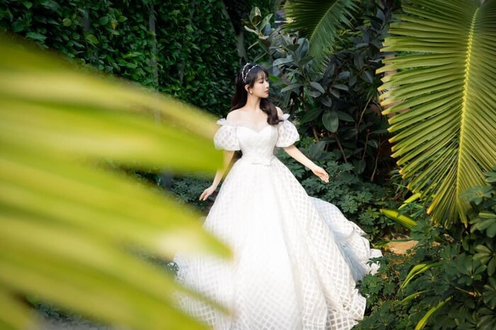 Dương Tử diện váy trắng xinh đẹp như công chúa trong sự kiện