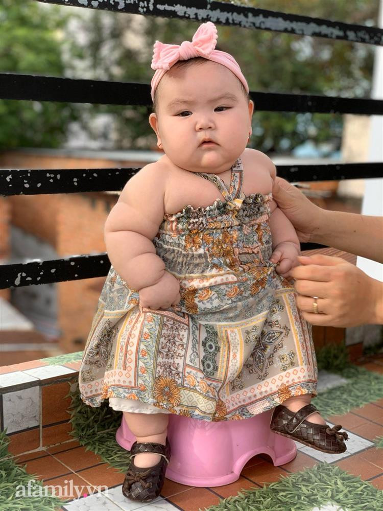 Bé gái 6 tháng tuổi đã nặng tới 13kg, các mẹ thi nhau xin vía cân nặng nhưng mẹ bé lại quyết định cắt cữ sữa của con-2