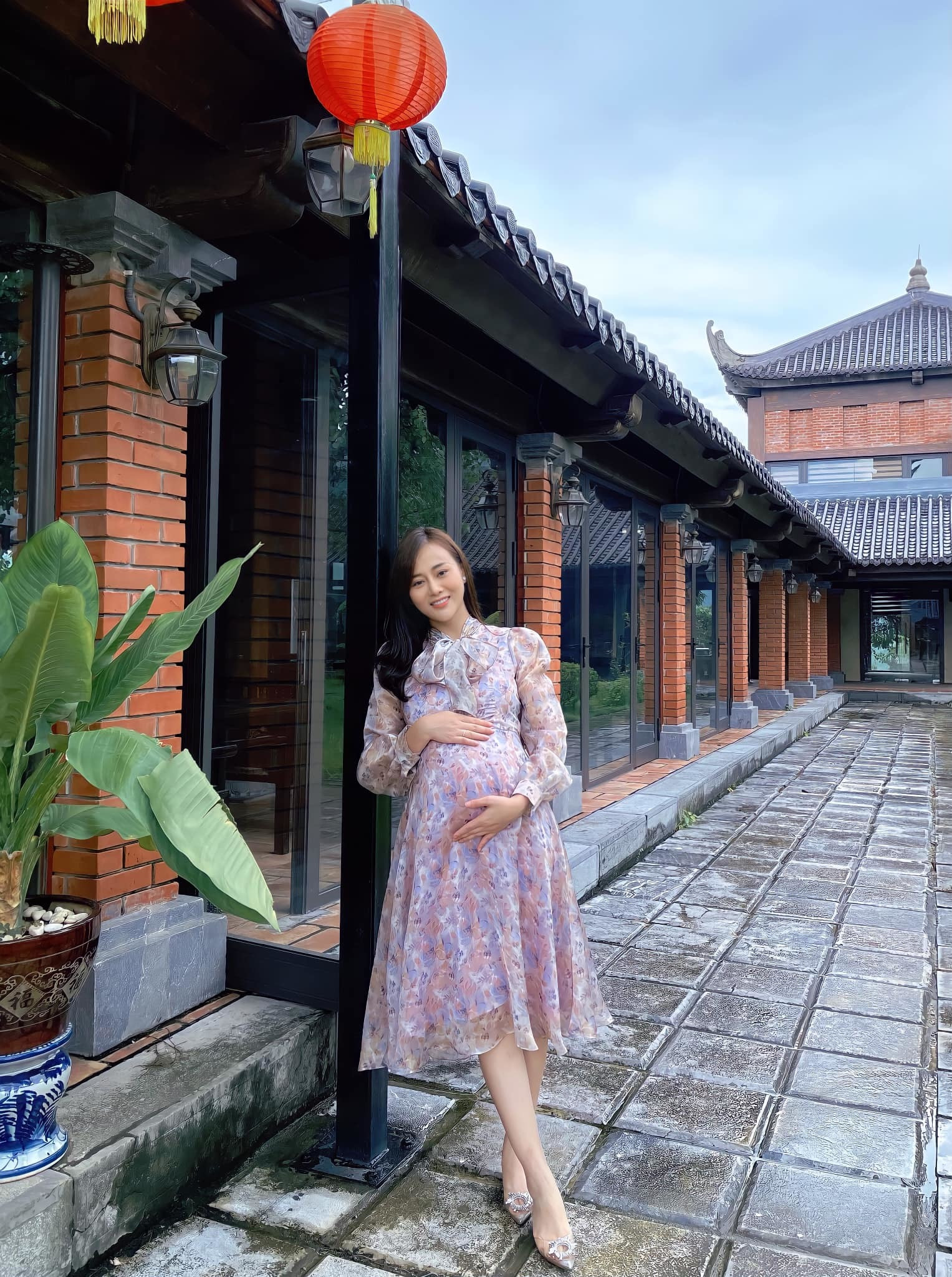 Hoa hậu Hương Giang cùng dàn chân dài VTV đọ sắc