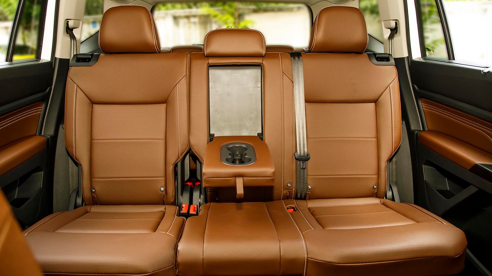 Hàng ghế thứ 2 trên xe Volkswagen Teramont Hàng ghế thứ 2 trên xe Volkswagen Teramont
