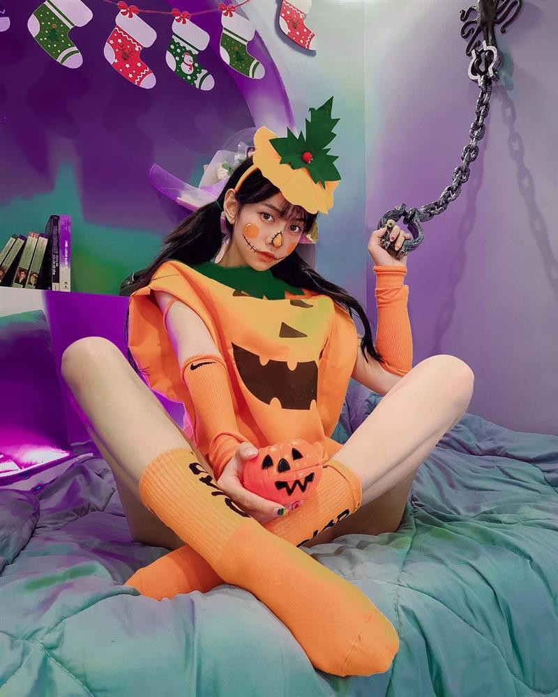 Sao Việt hóa trang Halloween 2021 (p2): Hoàng Ku biến hình thành Britney Spears cực khét-7
