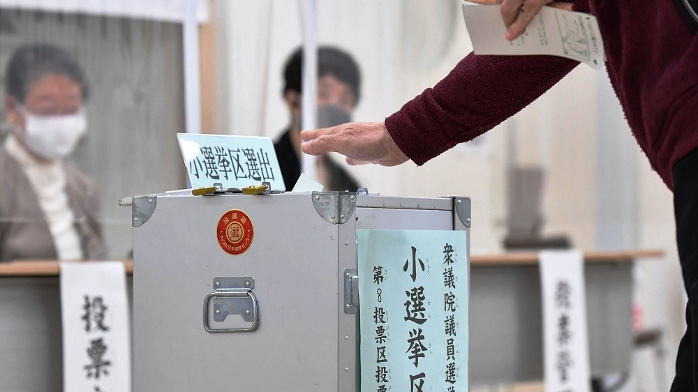 (10.31) Khảo sát sau bầu cử cho thấy liên minh cầm quyền chắc chắn sẽ tiếp tục nắm quyền tại Nhật Bản. (Nguồn: Nikkei)