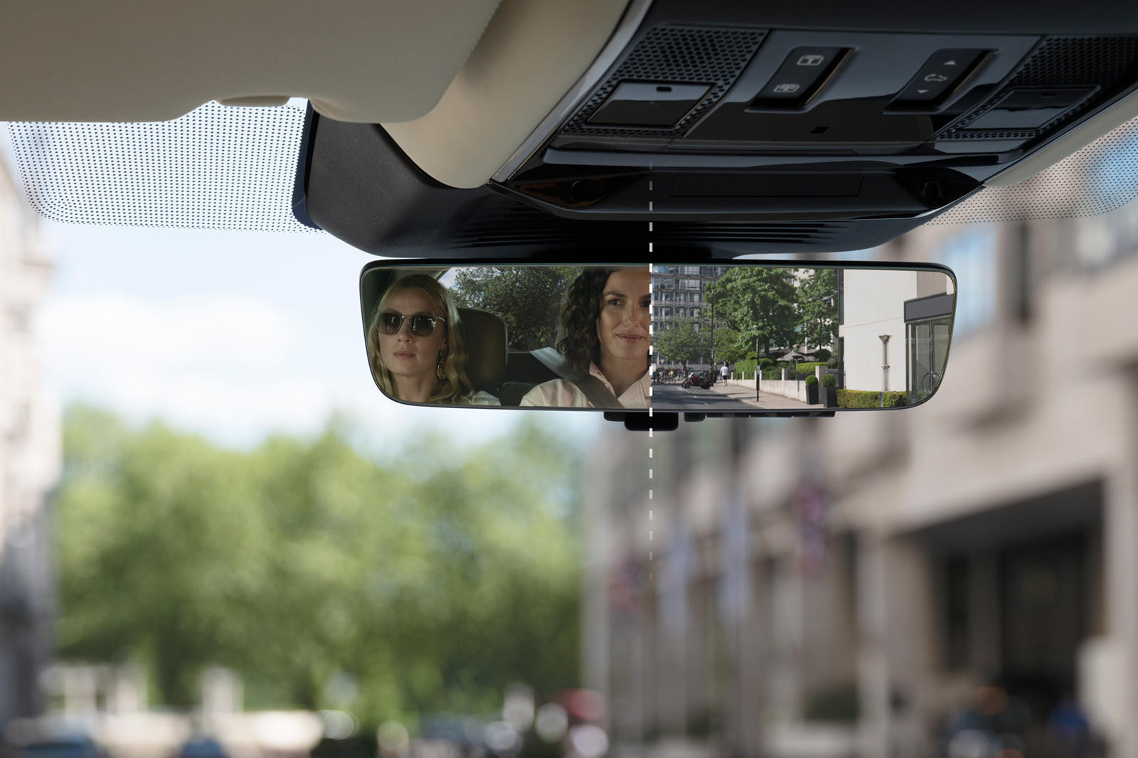 Camera trong gương trên Range Rover 2022