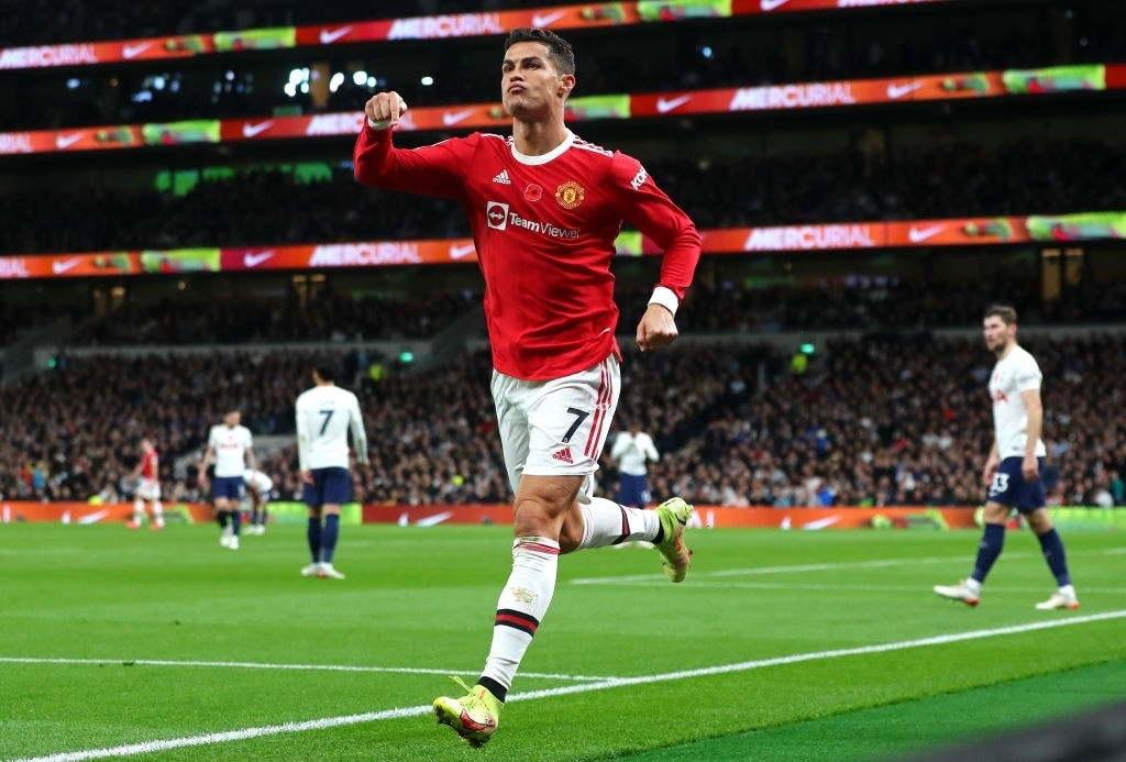 Kết quả Ngoại Hạng Anh: Ronaldo tỏa sáng, Man Utd thắng thuyết phục Tottenham - 2