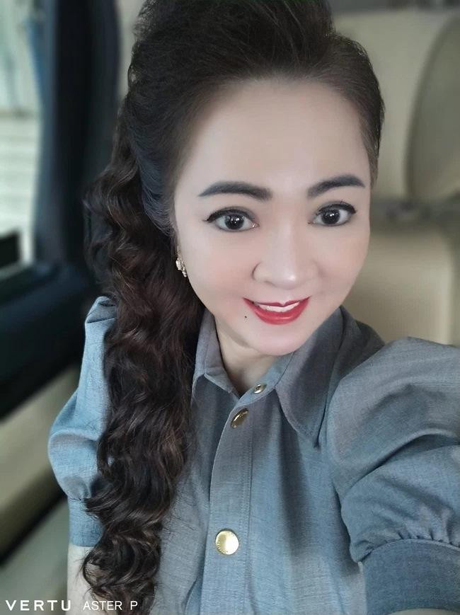 Bà Phương Hằng ở Đại Nam lộ nọng cằm, da nhăn khác bọt ảnh selfie-4
