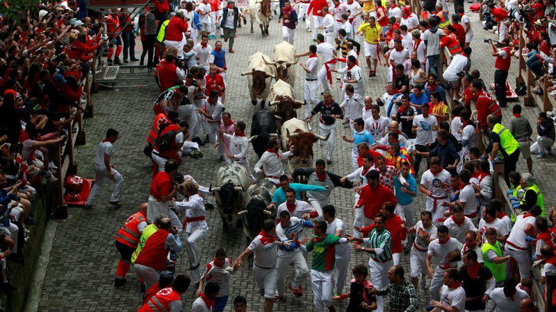 Chết vì bị bò tót tấn công tại lễ hội ở Tây Ban Nha - 1