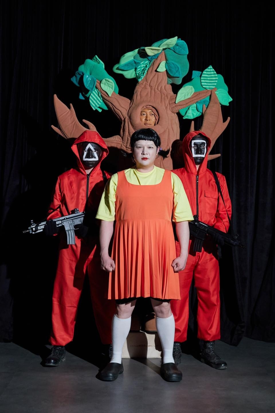 Tổng kết Halloween 2021: Nghệ sĩ đua nhau cosplay nhân vật trong ‘Squid Game’ Tổng kết Halloween 2021: Nghệ sĩ đua nhau cosplay nhân vật trong ‘Squid Game’