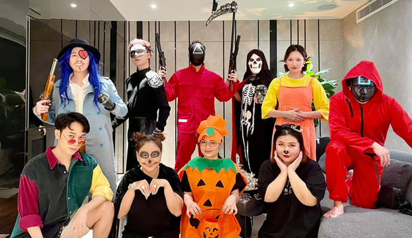 Tổng kết Halloween 2021: Nghệ sĩ đua nhau cosplay nhân vật trong ‘Squid Game’ Tổng kết Halloween 2021: Nghệ sĩ đua nhau cosplay nhân vật trong ‘Squid Game’