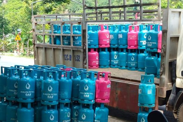 Sau xăng lại đến gas tăng giá kỷ lục, lo cuộc sống ngày càng đắt đỏ