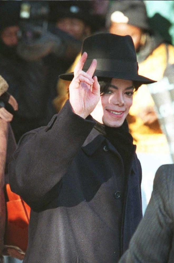 Con trai út của ông vua nhạc pop Michael Jackson bất ngờ lộ diện-2