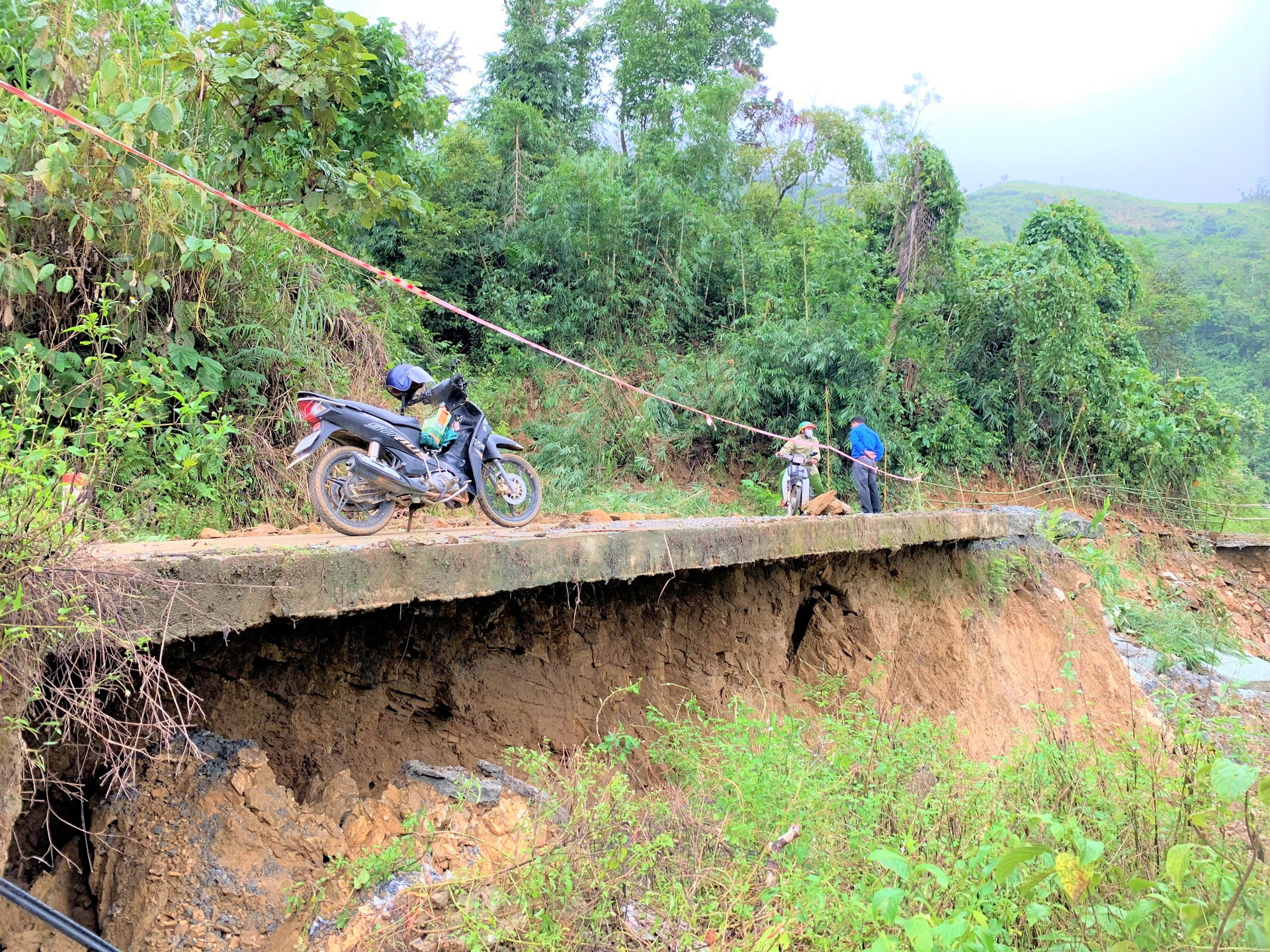Quảng Ngãi 'cầu cứu' Trung ương hỗ trợ khẩn cấp 520 tỷ đồng khắc phục bão lũ - 1