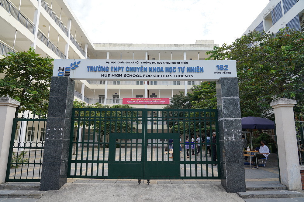 Trường phổ thông đầu tiên ở Hà Nội giảm tiết học trực tuyến xuống còn 30 phút - 1