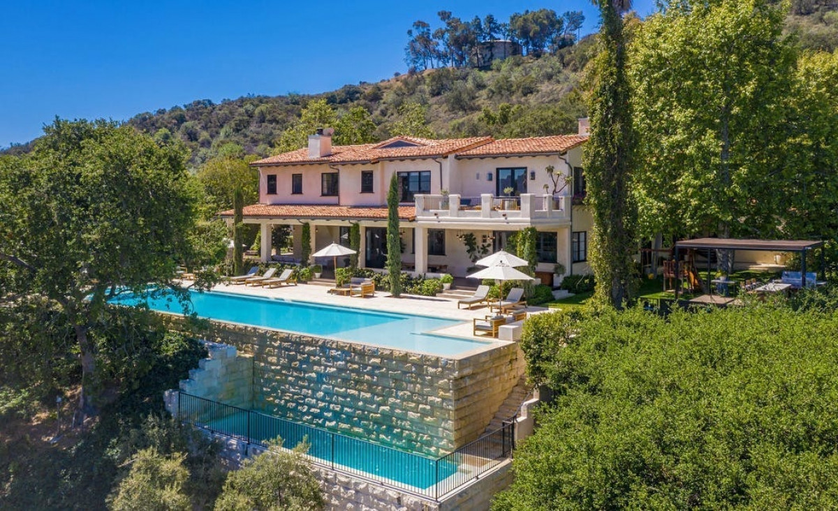 Căn biệt thự nằm ở Hollywood Hills có giá 35 triệu USD của vợ chồng Justin Timberlake và Jessical Biel.