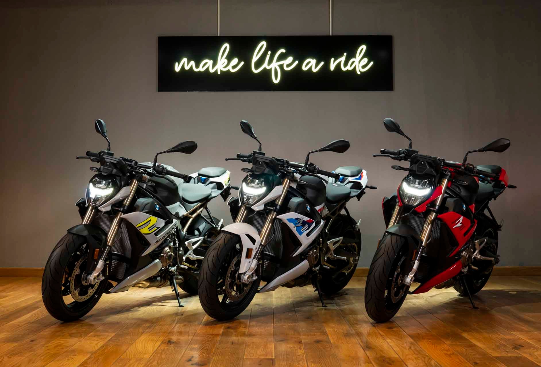 BMW S 1000R cập bến thị trường Việt Nam theo dạng chính hãng BMW S 1000R cập bến thị trường Việt Nam theo dạng chính hãng