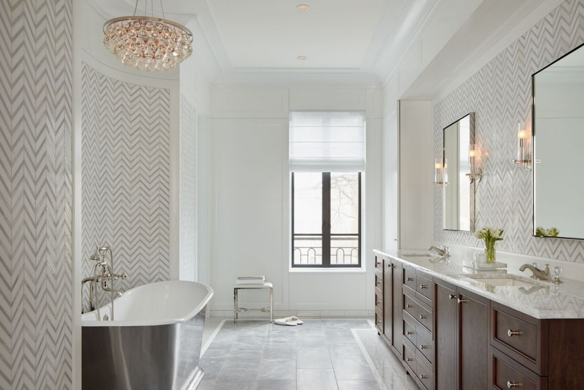 Một vài chi tiết uốn cong, ví dụ như khoảng tường, tủ hoặc viền bồn tắm cong sẽ tạo ra sự mềm mại và thư thái hơn cho phòng tắm.