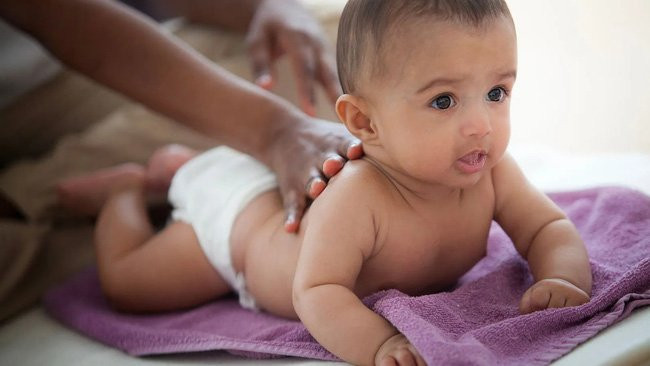 Phương pháp Mát-xa trẻ sơ sinh của Ấn Độ được khoa học chứng minh về tiềm năng cứu sống sinh mạng, đặc biệt với trẻ sinh non-1