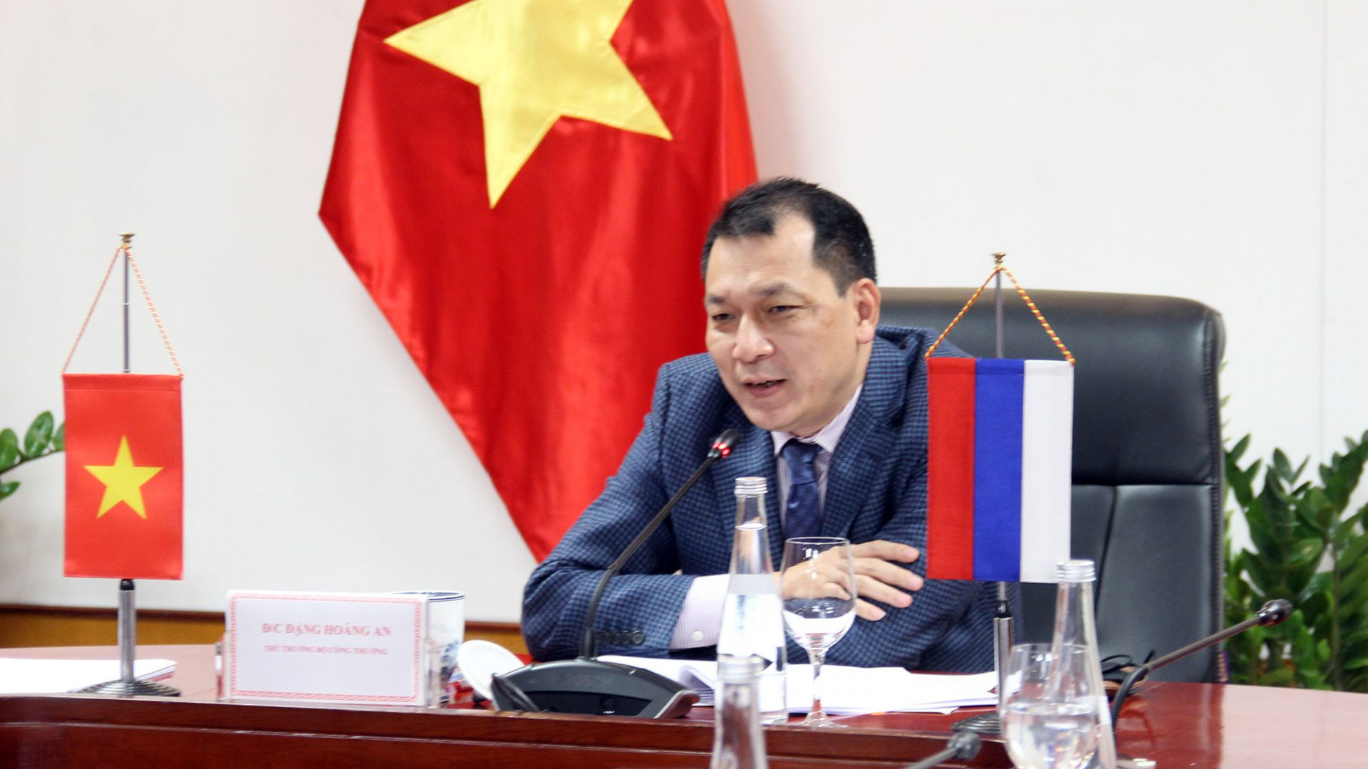 Thứ trưởng Đặng Hoàng An khẳng định, Việt Nam luôn coi trọng dự án hợp tác với Liên bang Nga về sản xuất phương tiện vận tải có động cơ, coi đây là tiền đề quan trọng cho hợp tác song phương trong lĩnh vực công nghiệp thời gian tới