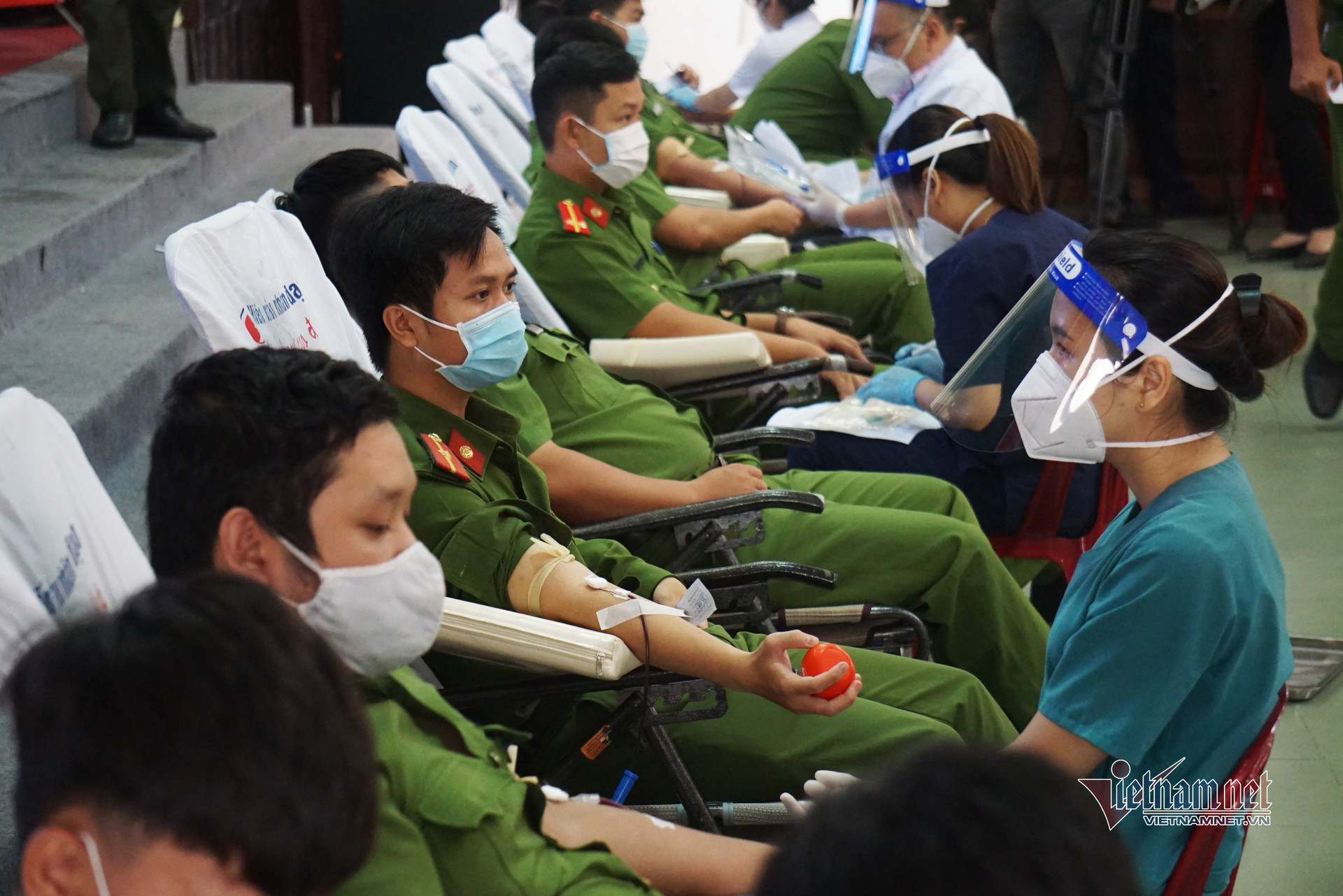 Những 'bông hồng thép' Công an Đà Nẵng tham gia hiến máu cứu người