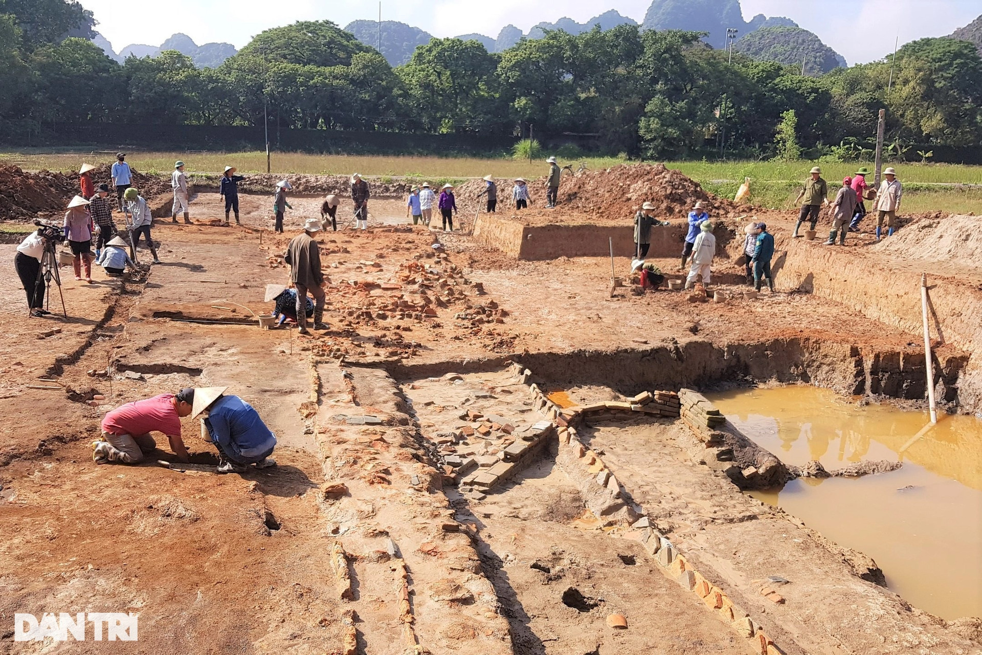 Phát lộ dấu tích nền móng kiến trúc cổ xưa ở cố đô Hoa Lư - 1