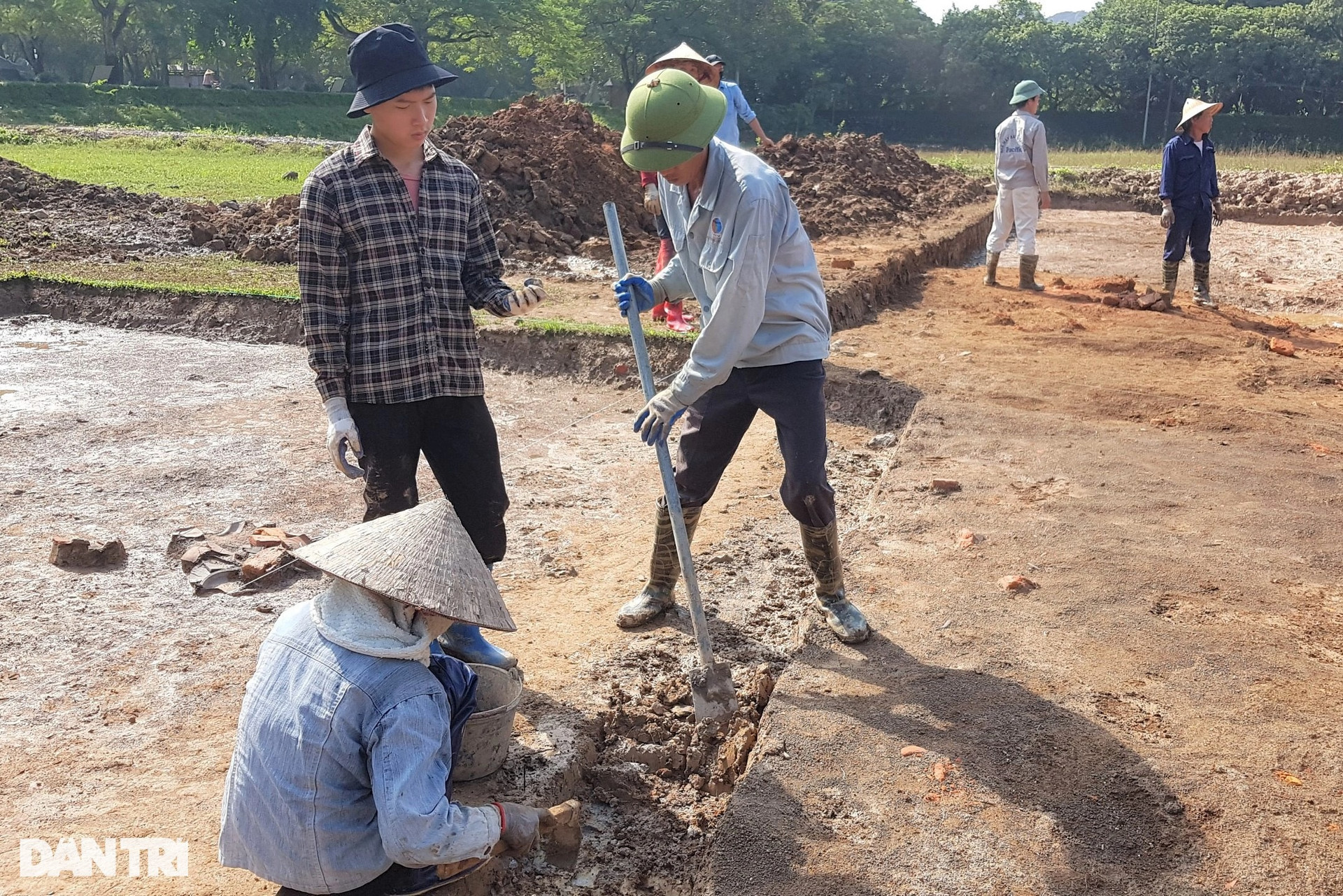 Phát lộ dấu tích nền móng kiến trúc cổ xưa ở cố đô Hoa Lư - 4
