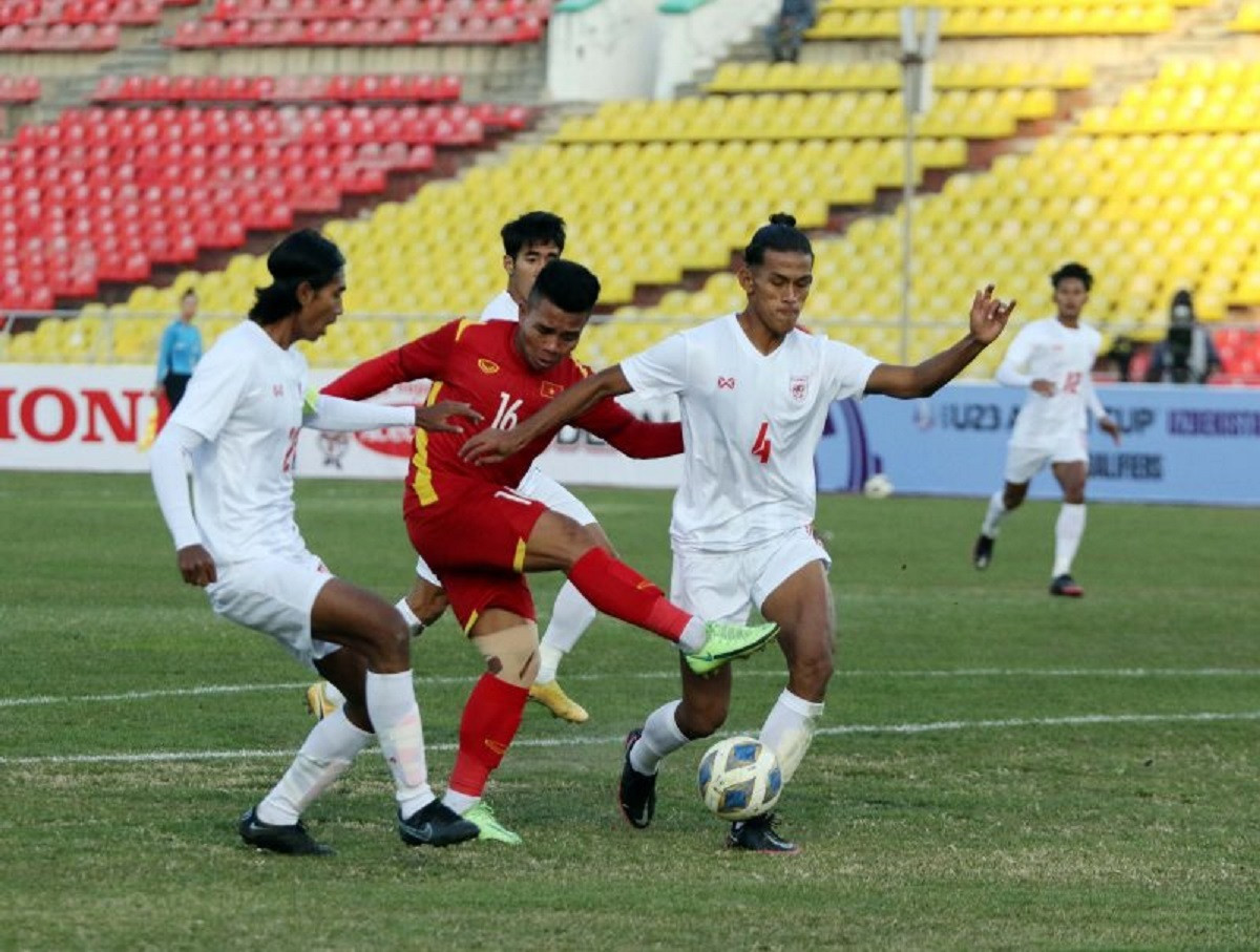 Tiền đạo dân tộc Tà Ôi dùng kỹ năng bóng chuyền giúp U23 Việt Nam hạ U23 Myanmar - 1