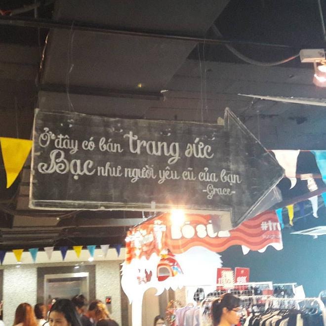 “Cười ôm bụng” với những biển quảng cáo mời gọi “đi vào lòng người“ “Cuoi om bung” voi nhung bien quang cao moi goi “di vao long nguoi“