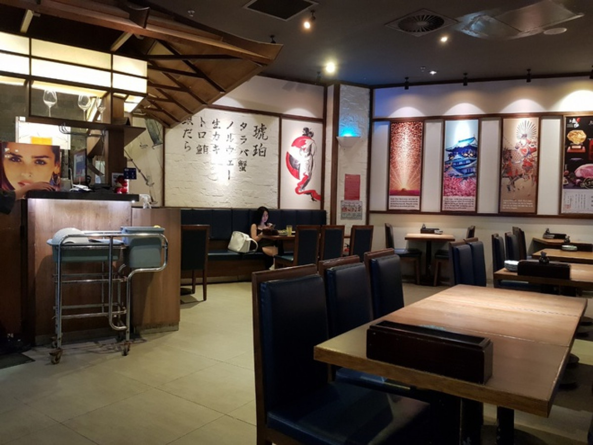Hơn 19h tối, nhà hàng Kohaku Shusi trong trung tâm thương mại chỉ có duy nhất một khách. Ảnh: M.D.