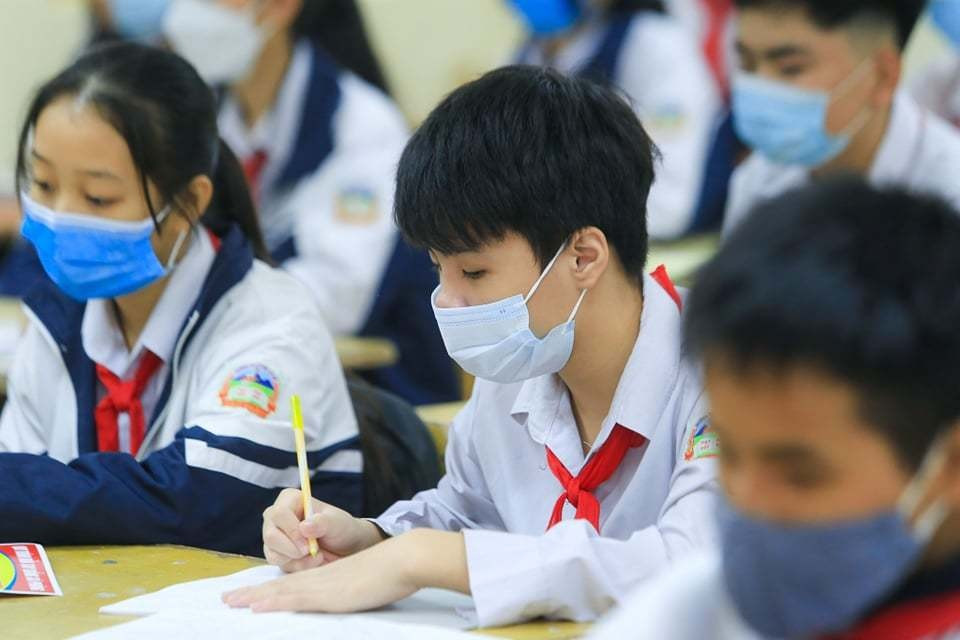 Hà Nội: Những học sinh đầu tiên được trở lại trường
