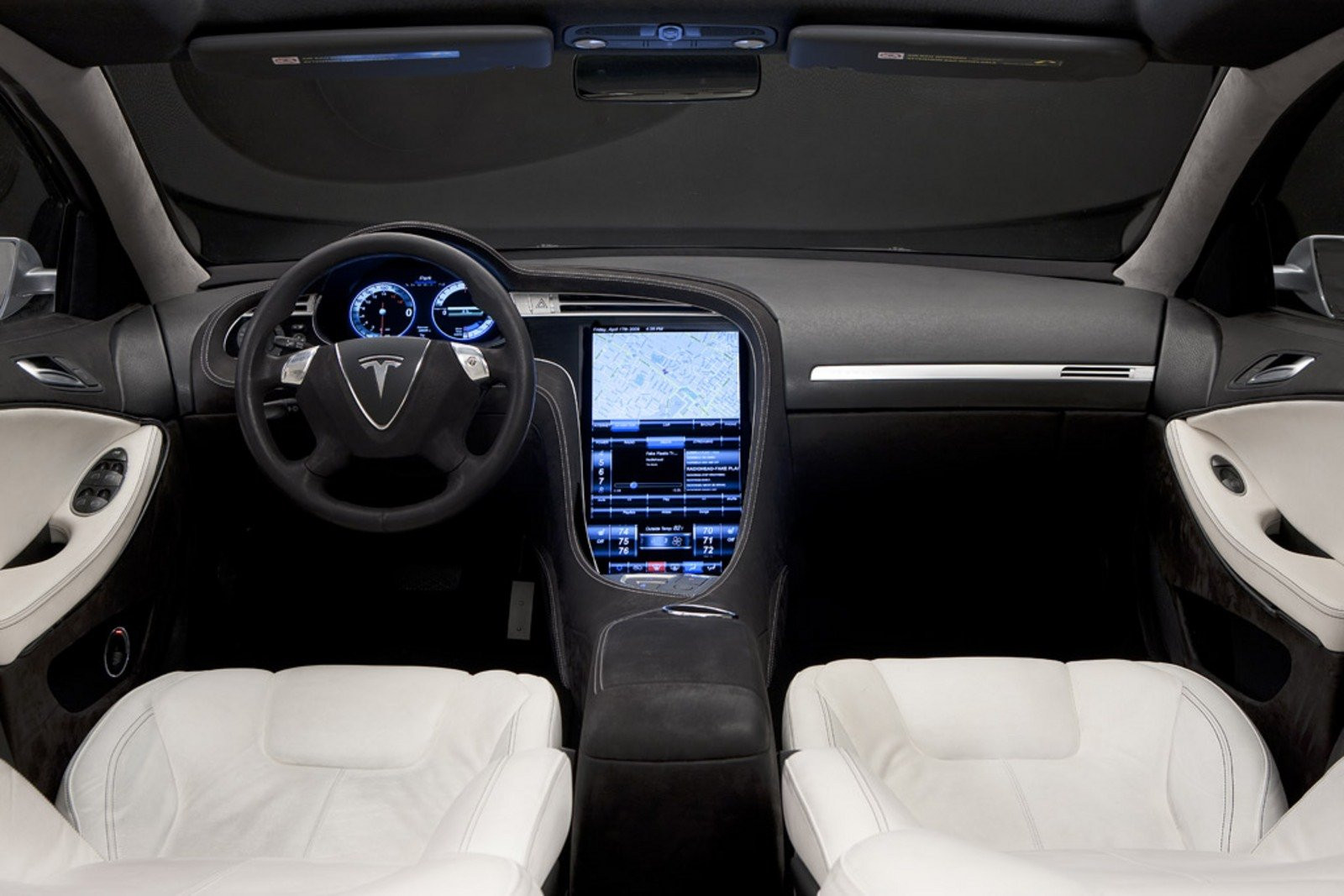 Màn hình trên xe Tesla năm 2012