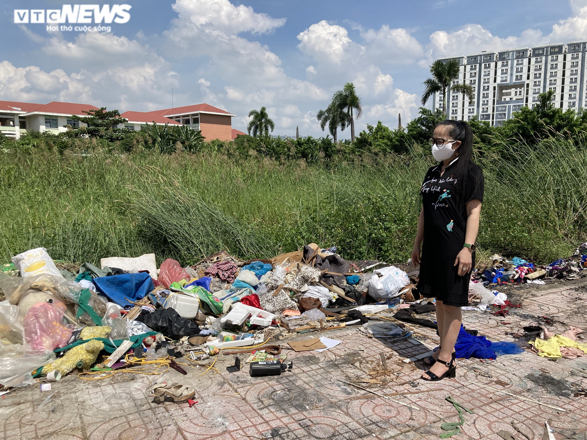 Dân kêu cứu vì rác thải bủa vây chung cư ở Gò Vấp: Chủ đầu tư tiếp tục im lặng - 2