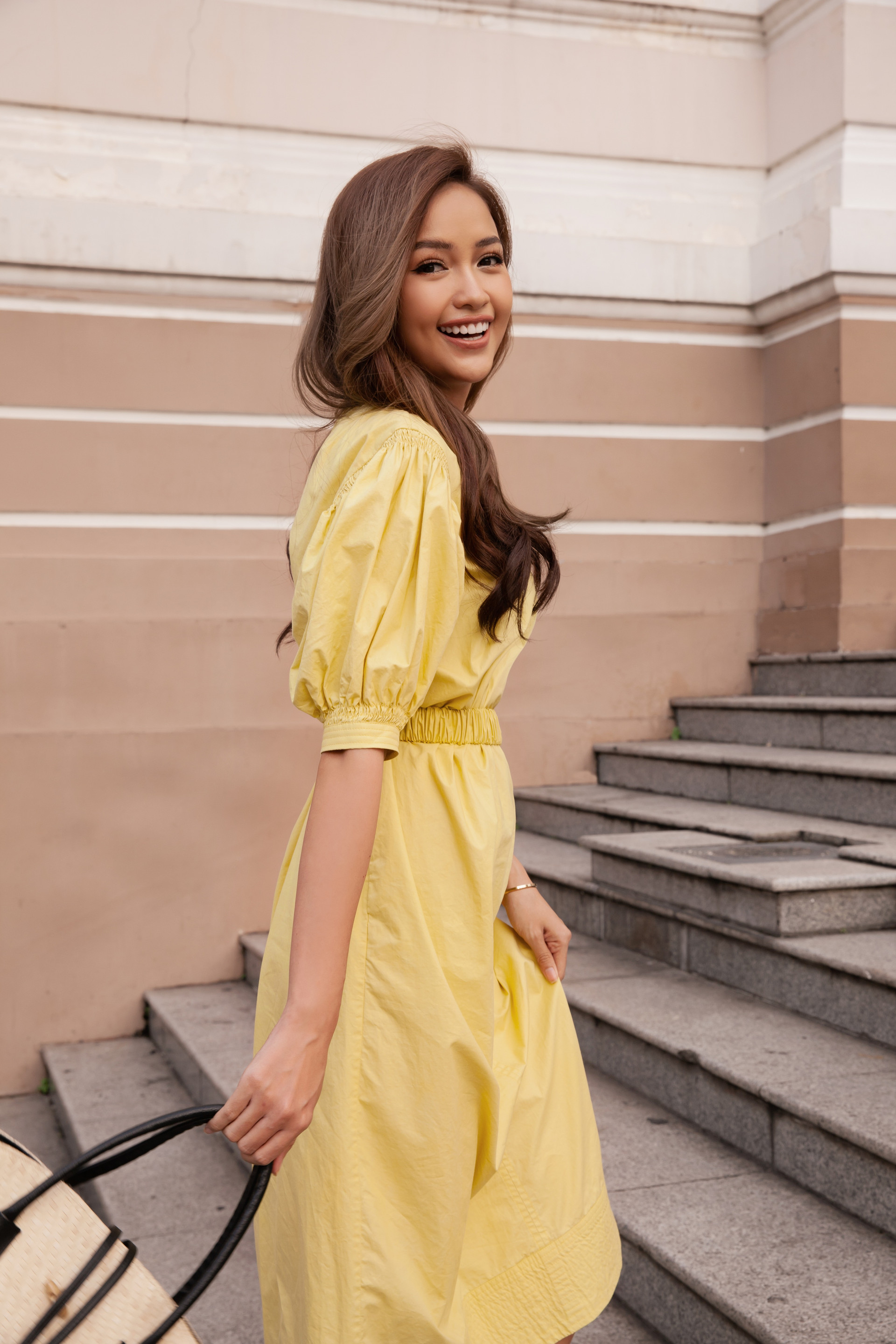 Ngọc Châu tất bật học tiếng Anh, catwalk để thi Hoa hậu hoàn vũ Việt Nam - 3