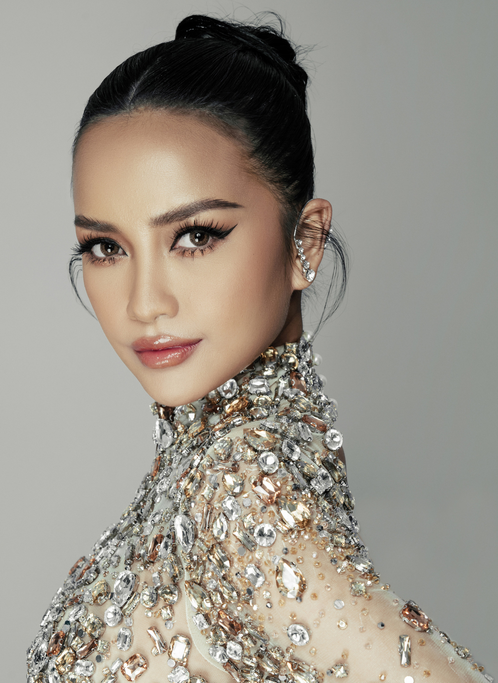 Ngọc Châu tất bật học tiếng Anh, catwalk để thi Hoa hậu hoàn vũ Việt Nam - 1