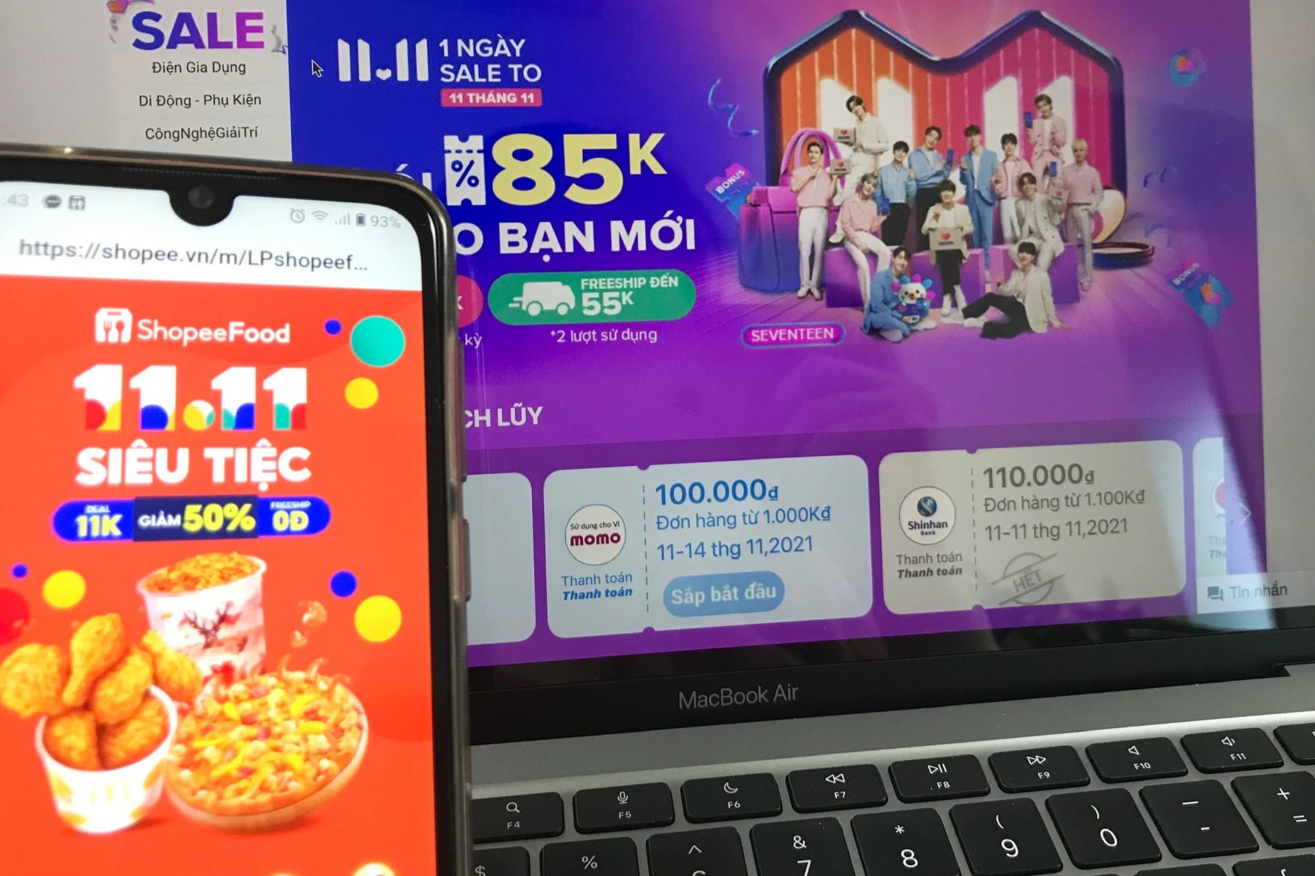 Những chú gà lạc vào bẫy giảm giá với hiệu ứng nỗi sợ bị bỏ rơi - 1 Những chú gà lạc vào bẫy giảm giá với hiệu ứng nỗi sợ bị bỏ rơi - 1