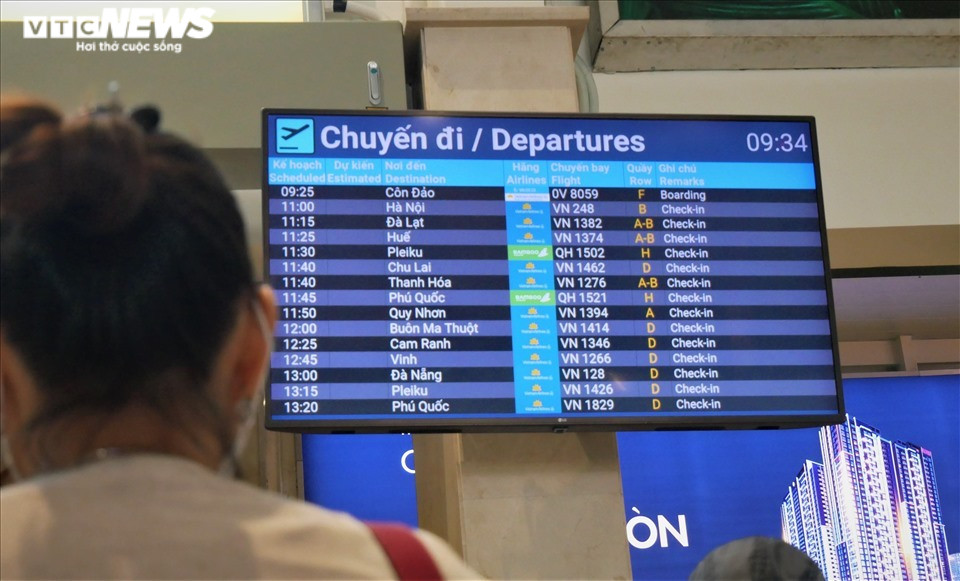Ảnh: Sân bay Tân Sơn Nhất lấy lại không khí nhộn nhịp sau 1 tháng mở cửa - 8