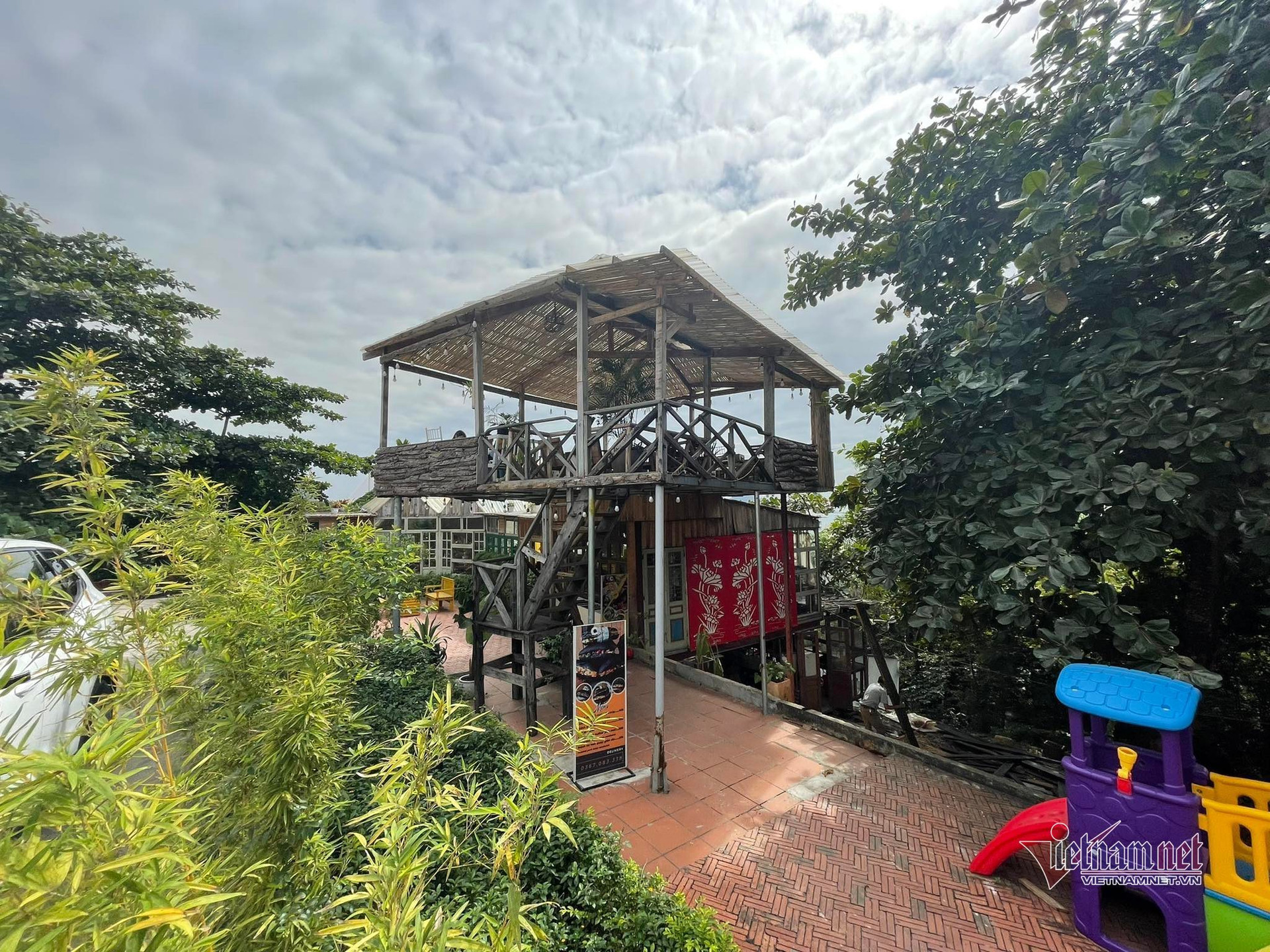 Thêm quán ZoneC Coffee dựng trái phép trên đất quốc phòng ở Quảng Ninh
