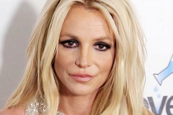 Britney Spears chính thức tự do sau 13 năm phải chịu sự giám hộ của bố ruột-4