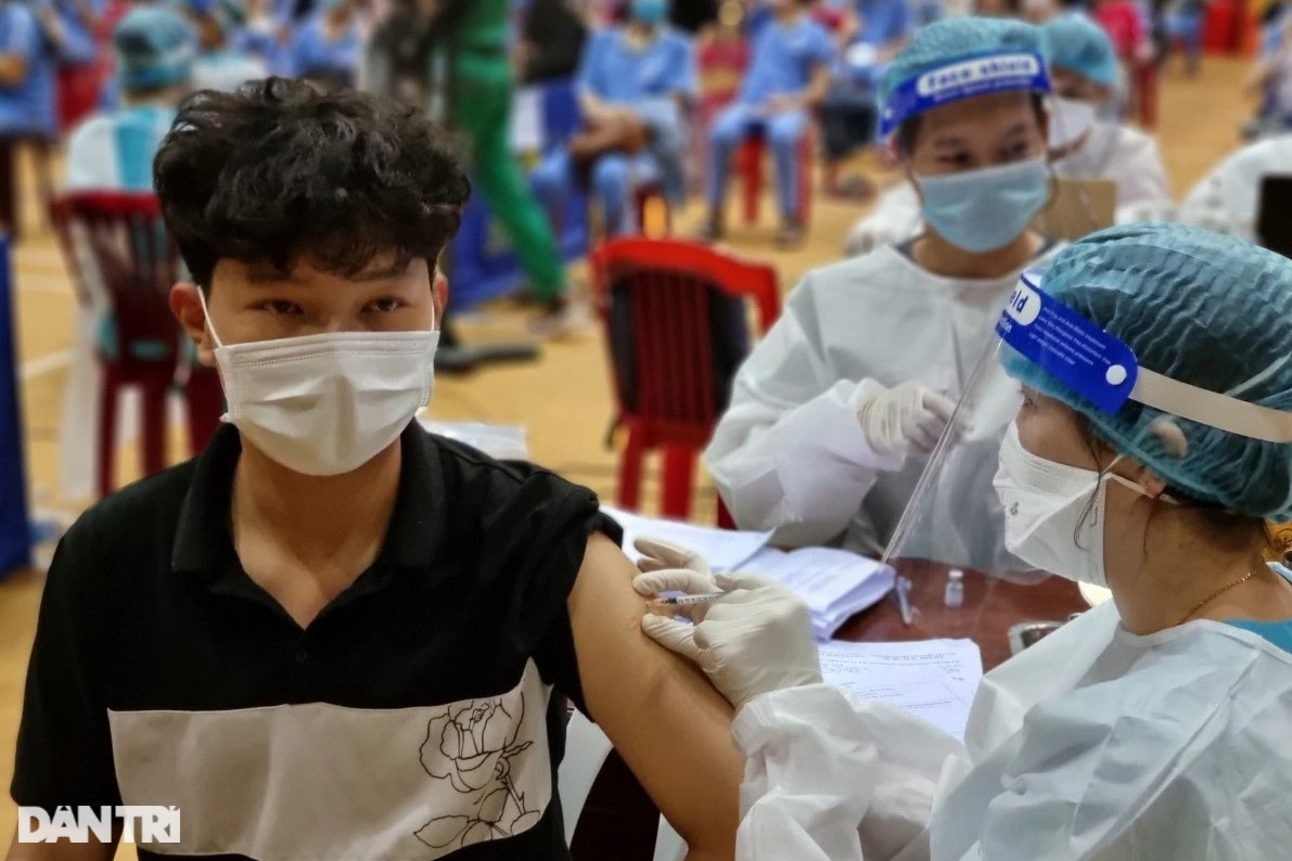 Đà Nẵng: Người dân phường cam sang vùng xanh phải tiêm đủ liều vaccine - 1