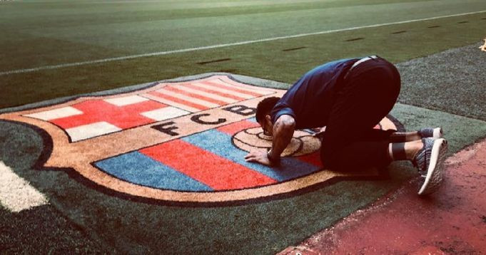 Dani Alves chính thức trở lại Barca, Messi xốn xang