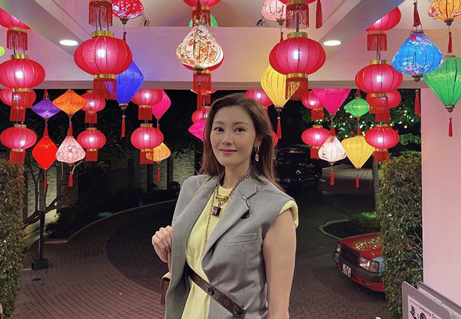 Tuổi 51, hoa hậu Lý Gia Hân vẫn được tỷ phú Hong Kong cưng chiều
