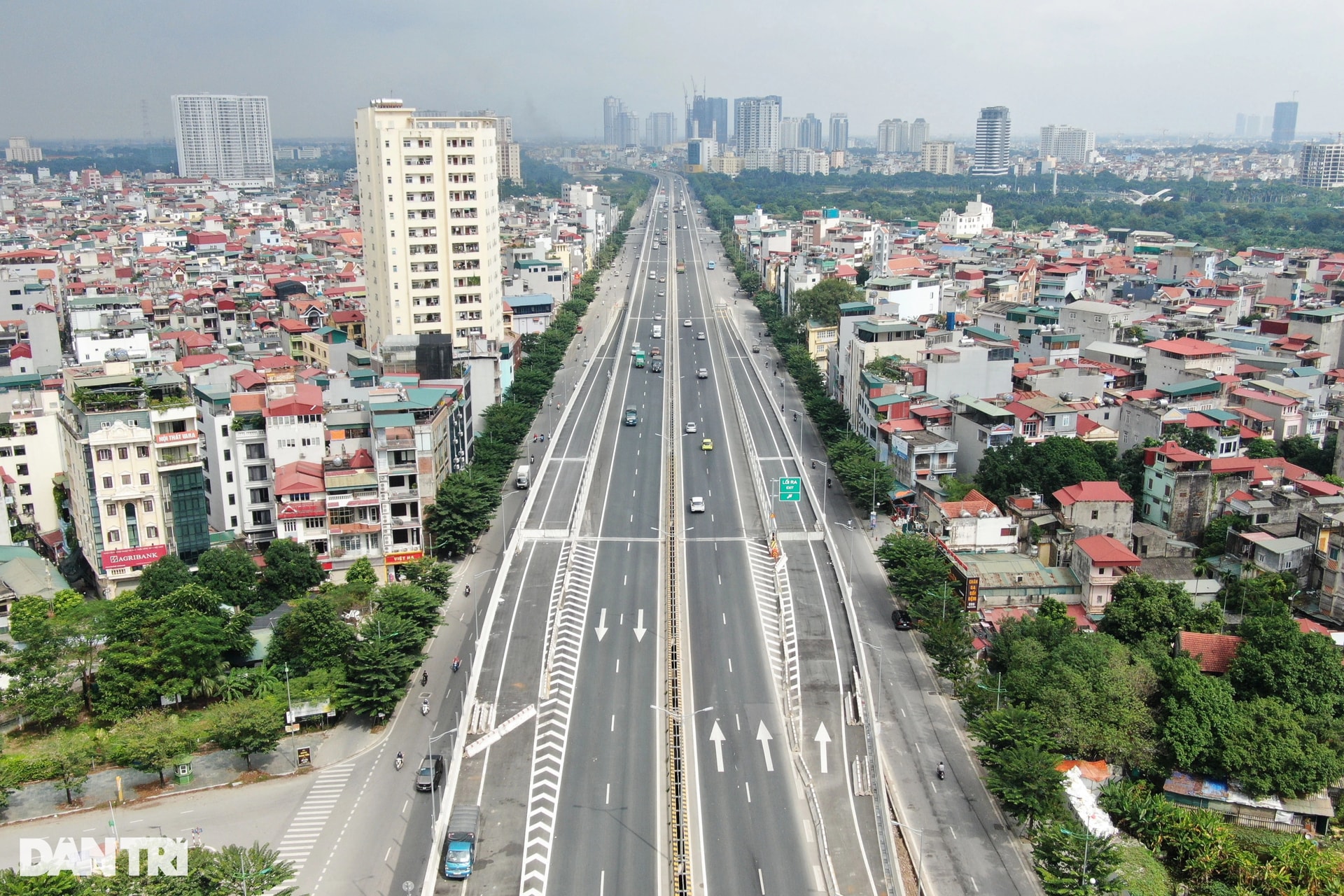 Gấp rút lắp vách chống ồn dọc tuyến đường trên cao hiện đại nhất Hà Nội - 1 Gấp rút lắp vách chống ồn dọc tuyến đường trên cao hiện đại nhất Hà Nội - 1