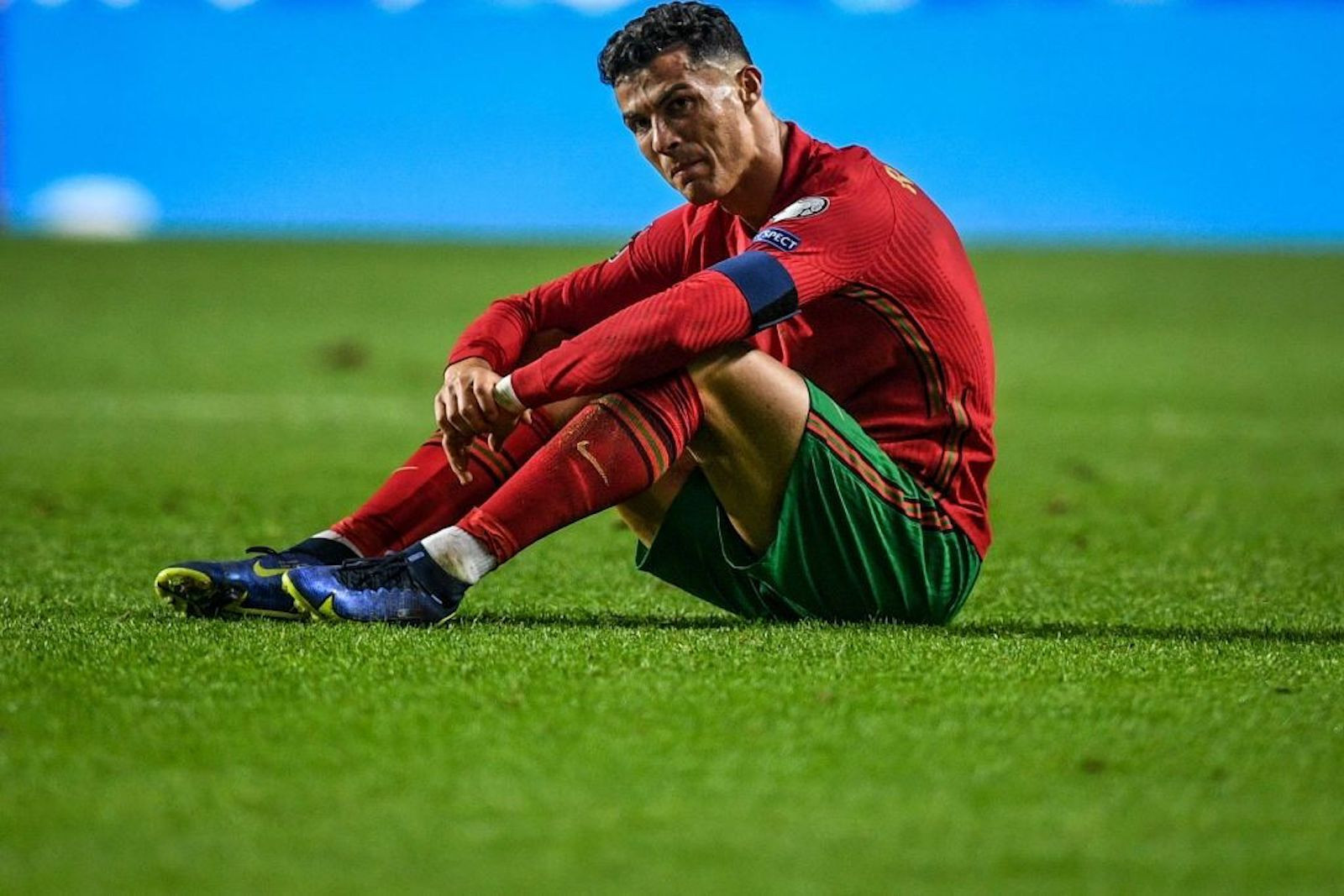Áp lực khủng khiếp trên đôi vai Ronaldo - 1
